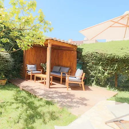 Hébergement de vacances Charmante Maison Rénovée à Antibes, Jardin, Accès Piscine, Parking Antibes