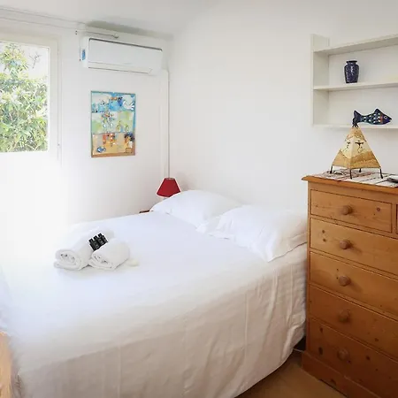 Hébergement de vacances Charmante Maison Rénovée à Antibes, Jardin, Accès Piscine, Parking *