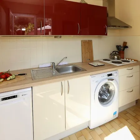 Charmante Maison Rénovée à Antibes, Jardin, Accès Piscine, Parking * Antibes